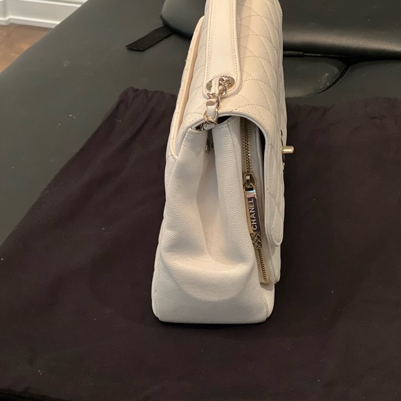 Chanel Flap bag in white caviar leather - Picture 3 of 12